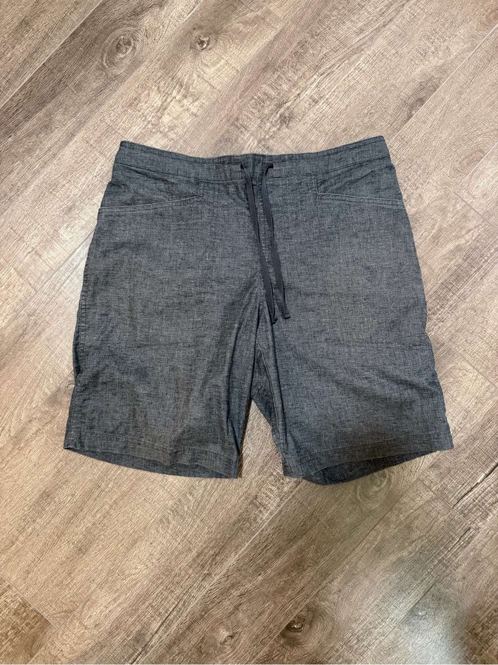 Patagonia Shorts - men’s - size 33 waist